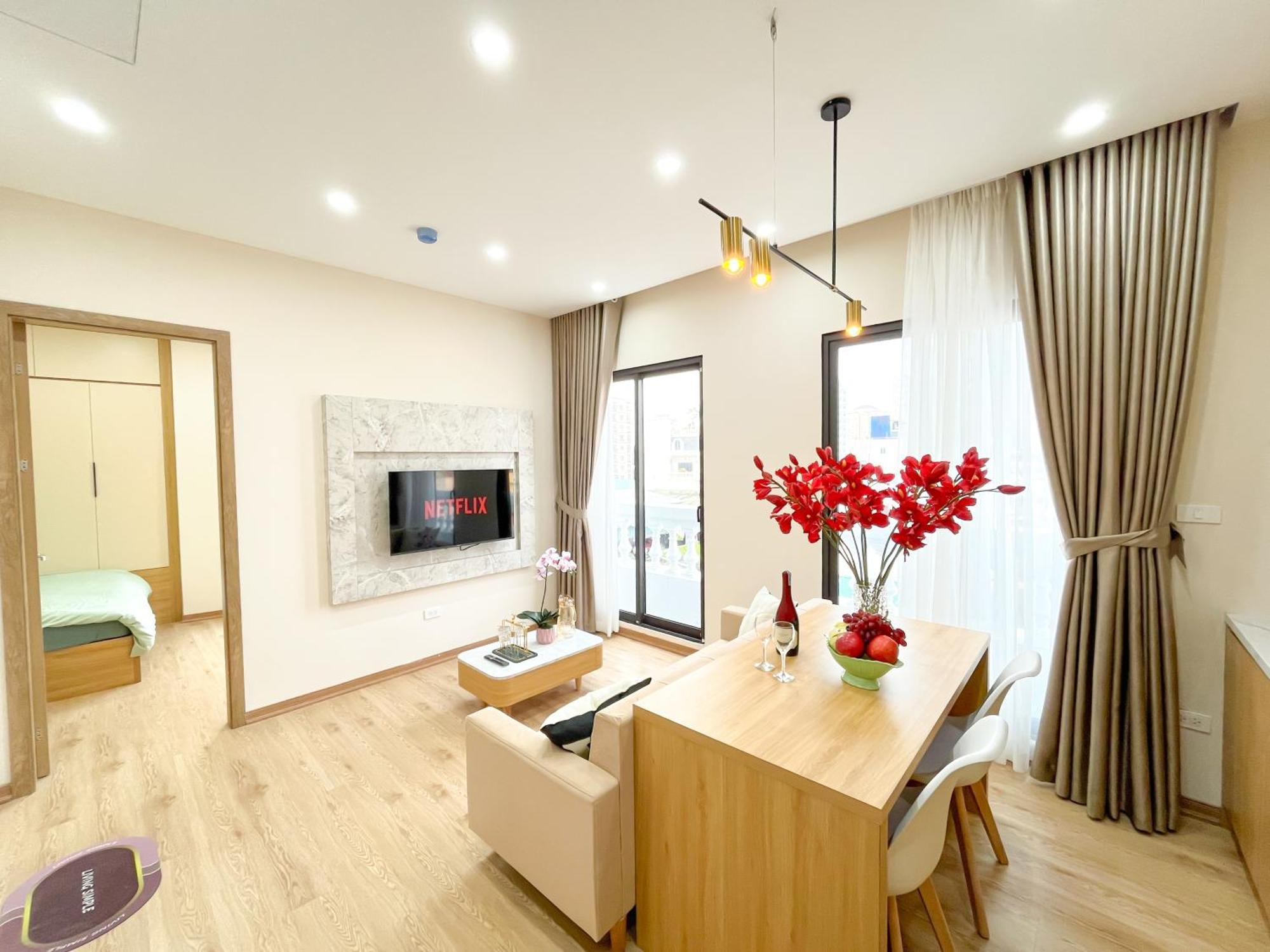 Amazing Housing Lac Long Quan Hanoi Buitenkant foto