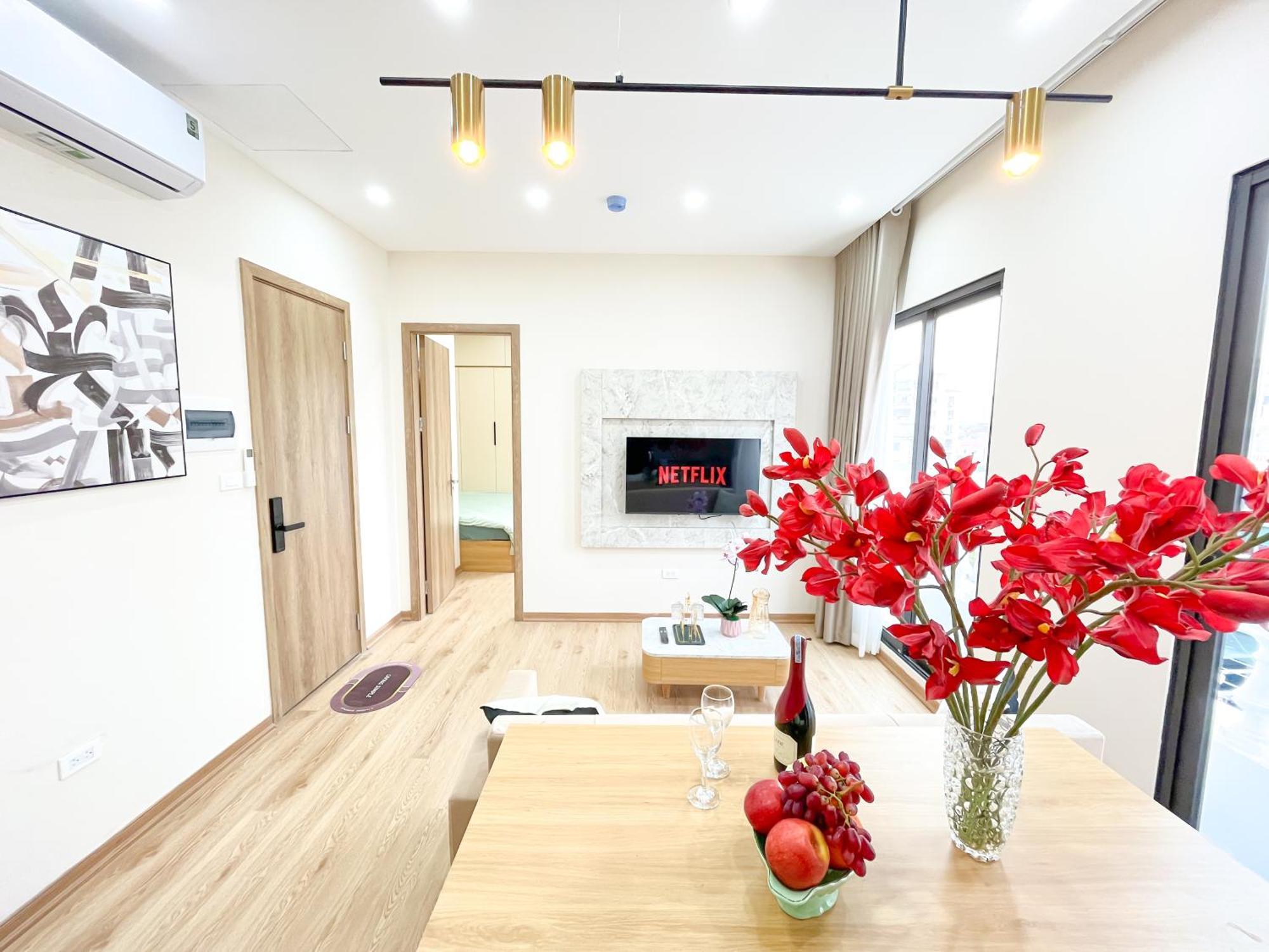 Amazing Housing Lac Long Quan Hanoi Buitenkant foto