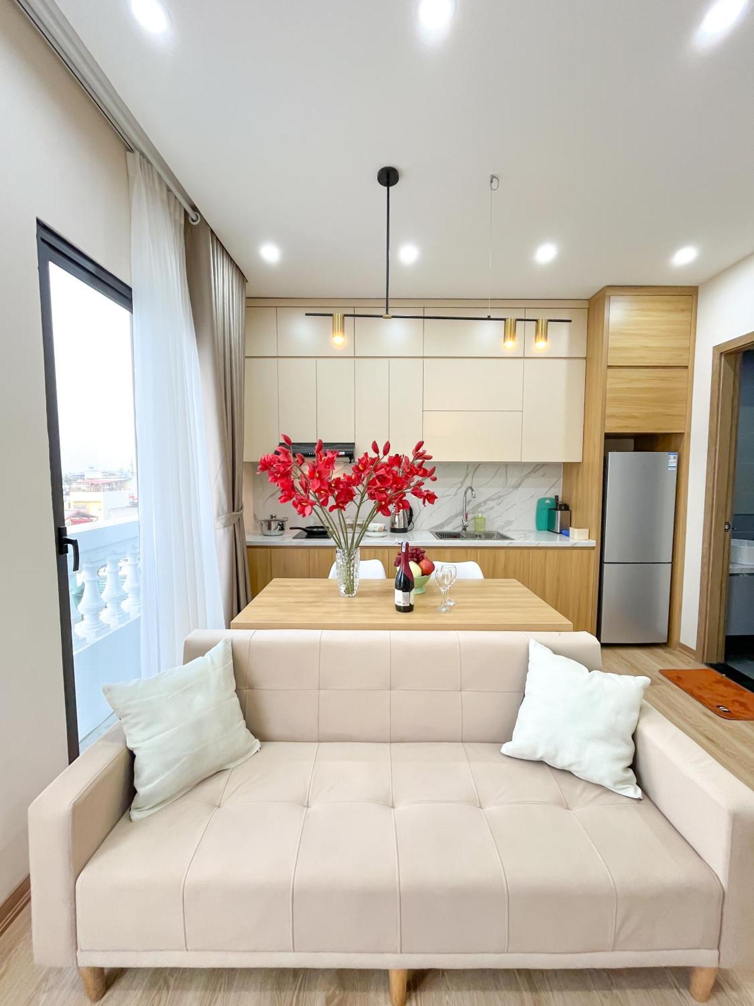 Amazing Housing Lac Long Quan Hanoi Buitenkant foto