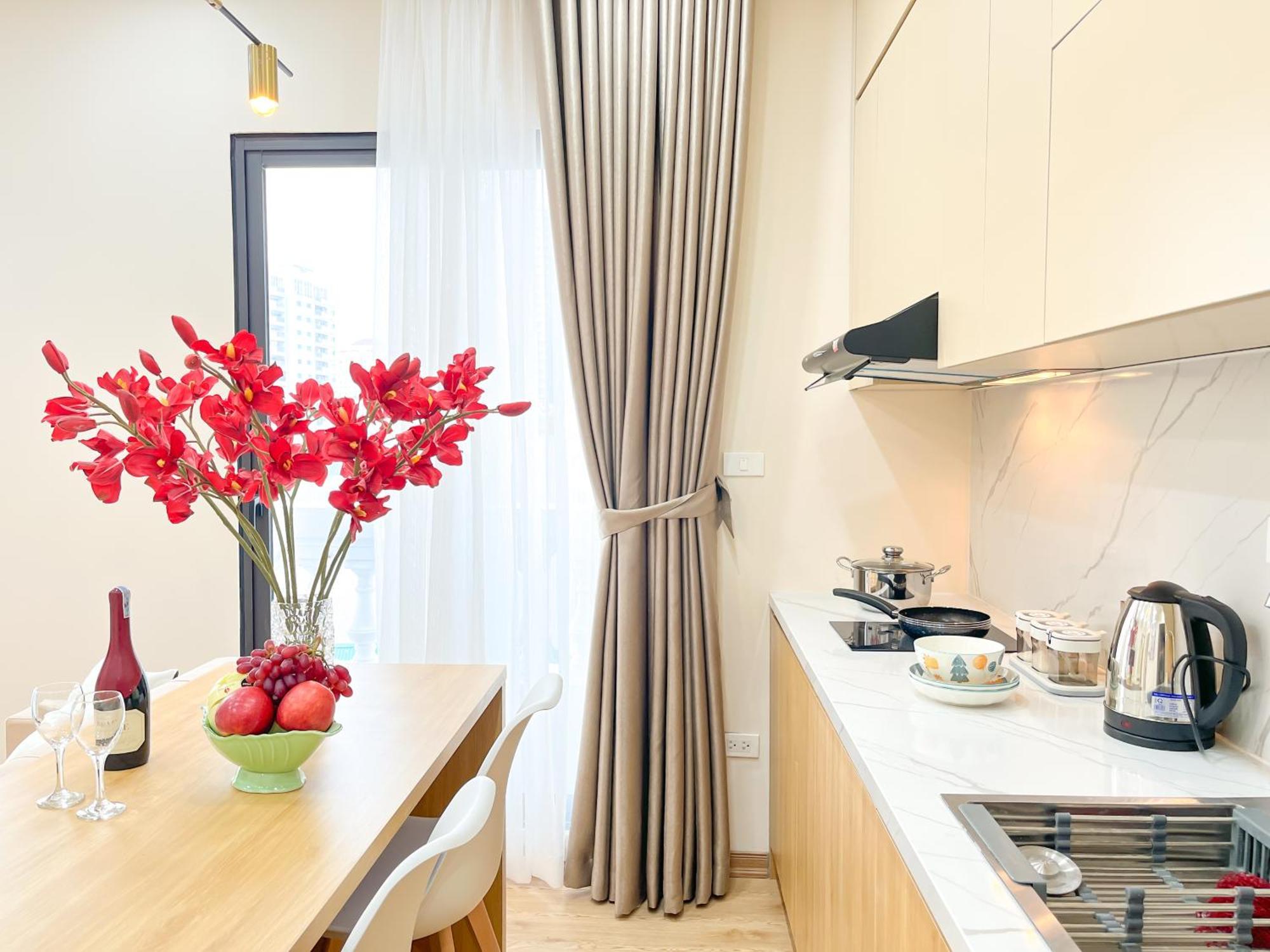 Amazing Housing Lac Long Quan Hanoi Buitenkant foto