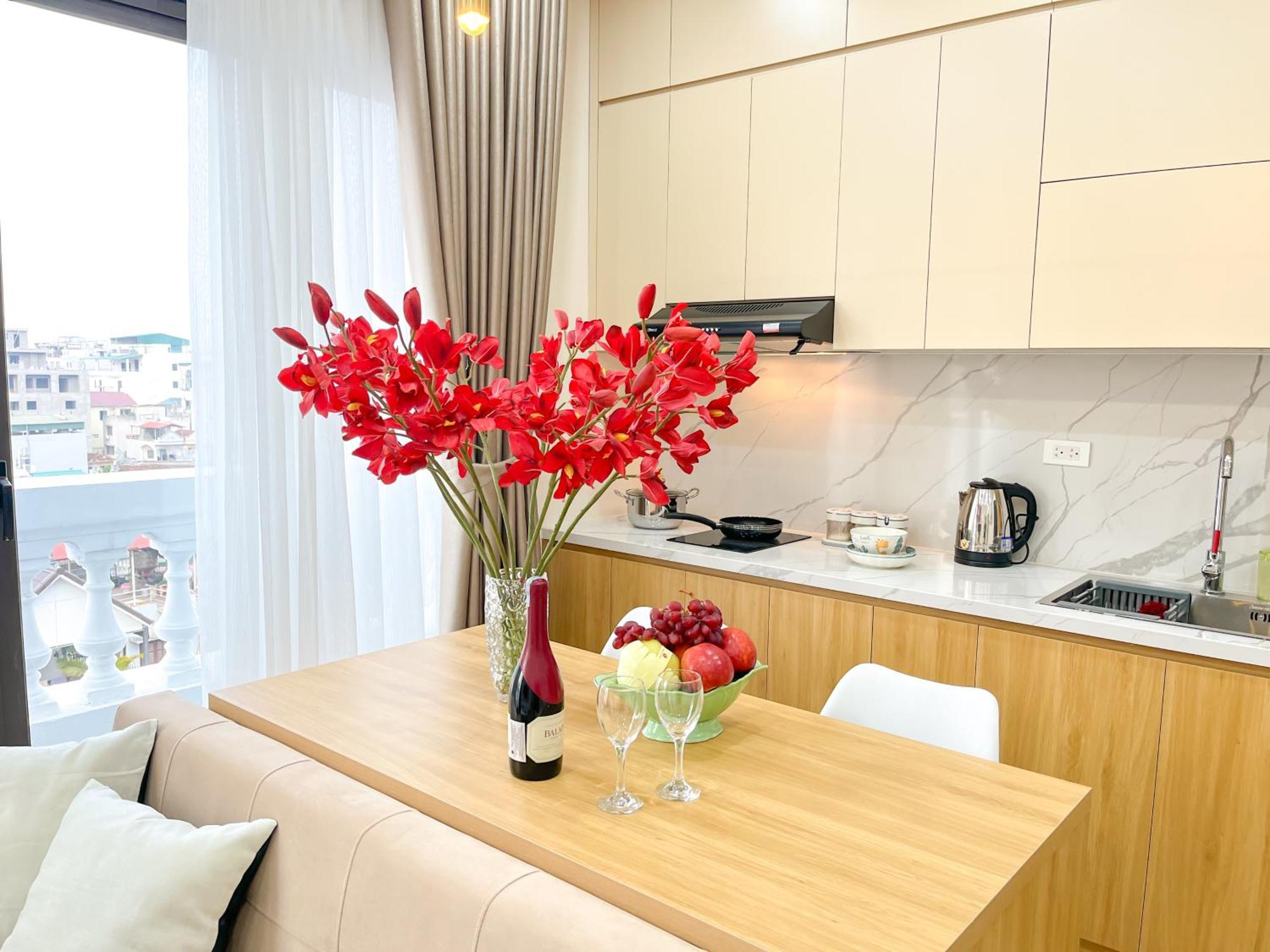 Amazing Housing Lac Long Quan Hanoi Buitenkant foto