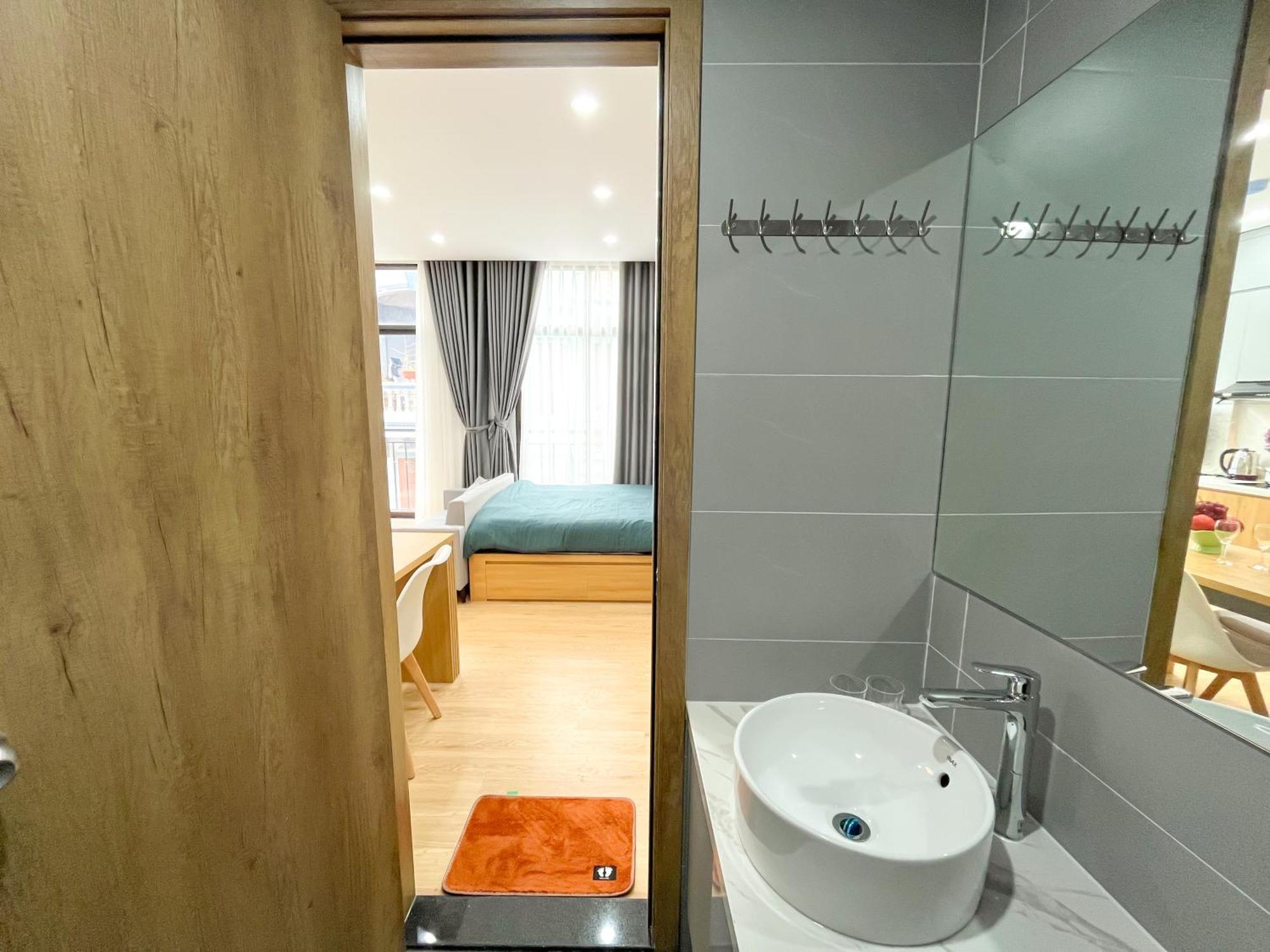 Amazing Housing Lac Long Quan Hanoi Buitenkant foto